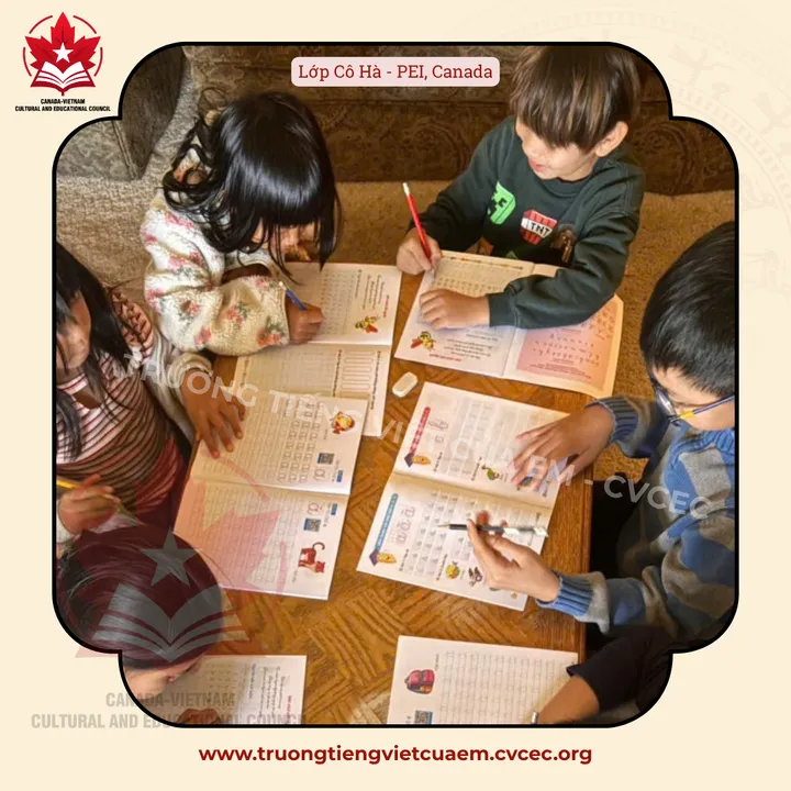 Lớp Cô Hà, PEI, Canada: các em làm bài tập tiếng Việt quanh bàn