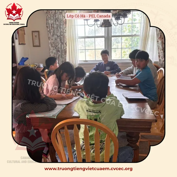 Lớp Cô Hà, PEI, Canada: cả lớp ngồi học quanh bàn dài